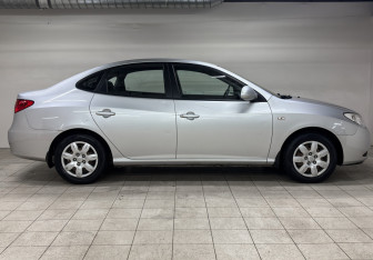 Подержанный автомобиль Hyundai Elantra Sedan 2008 года (4 фото)