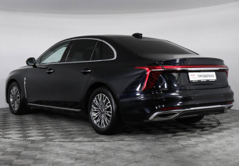 Подержанный автомобиль Hongqi H5 2024 года (7 фото)