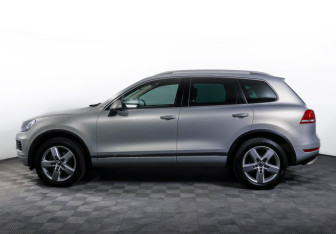 Подержанный автомобиль Volkswagen Touareg 2014 года (8 фото)