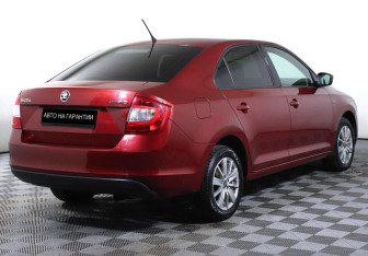 Подержанный автомобиль Skoda Rapid Liftback 2015 года (3 фото)