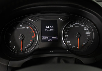 Подержанный автомобиль Audi A3 Sedan 2014 года (12 фото)