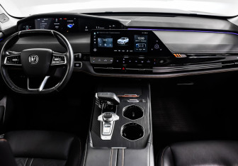 Подержанный автомобиль Changan UNI-K 2023 года (12 фото)