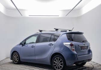 Подержанный автомобиль Toyota Verso 2013 года (7 фото)