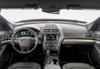 Подержанный автомобиль Ford Explorer 2018 года (14 фото)