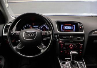 Подержанный автомобиль Audi Q5 2015 года (13 фото)