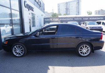 Подержанный автомобиль Volvo S60 2007 года (8 фото)