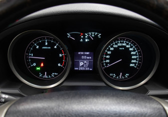 Подержанный автомобиль Toyota Land Cruiser Suv 2008 года (14 фото)