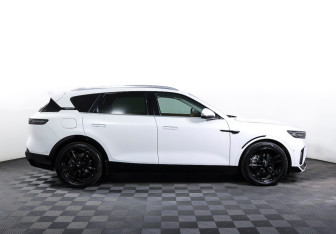 Подержанный автомобиль Voyah Free 2023 года (4 фото)