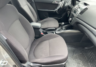 Подержанный автомобиль Kia Cerato Sedan 2012 года (9 фото)