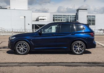 Подержанный автомобиль BMW X3 2021 года (9 фото)