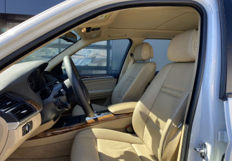 Подержанный автомобиль BMW X5 2008 года (21 фото)