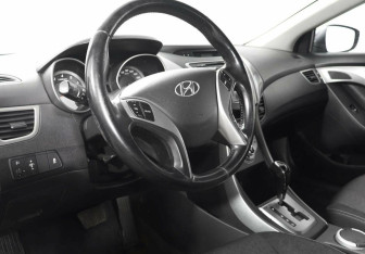 Подержанный автомобиль Hyundai Elantra Sedan 2013 года (7 фото)