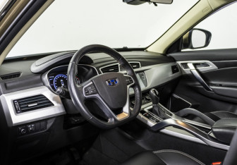 Подержанный автомобиль Geely Atlas 2018 года (10 фото)