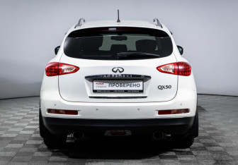 Подержанный автомобиль Infiniti QX50 2014 года (6 фото)