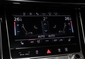 Подержанный автомобиль Audi Q7 2021 года (21 фото)