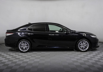 Подержанный автомобиль Toyota Camry Sedan 2019 года (4 фото)
