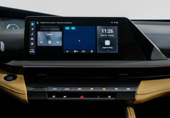 Подержанный автомобиль Changan UNI-V 2022 года (14 фото)