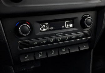 Подержанный автомобиль Skoda Rapid Liftback 2015 года (21 фото)