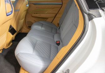 Подержанный автомобиль Zeekr 001 2024 года (11 фото)