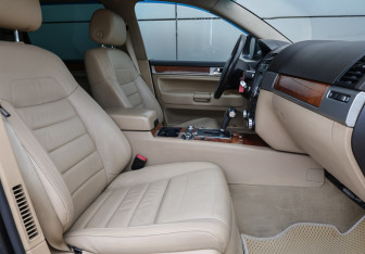 Подержанный автомобиль Volkswagen Touareg 2008 года (9 фото)