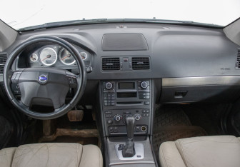 Подержанный автомобиль Volvo XC90 2011 года (14 фото)