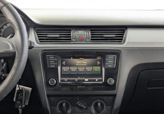 Подержанный автомобиль Skoda Rapid Liftback 2019 года (23 фото)