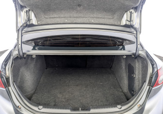 Подержанный автомобиль Mazda 3 Sedan 2014 года (10 фото)