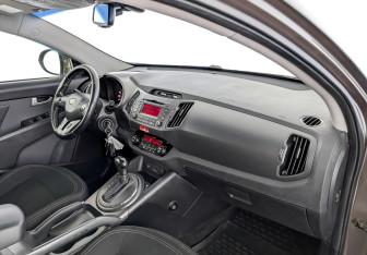 Подержанный автомобиль Kia Sportage 2011 года (11 фото)