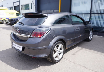 Подержанный автомобиль Opel Astra Hatchback 2010 года (5 фото)