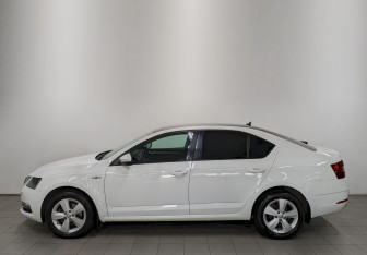 Подержанный автомобиль Skoda Octavia Liftback 2019 года (8 фото)