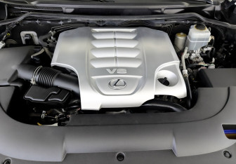 Подержанный автомобиль Lexus LX 2016 года (9 фото)