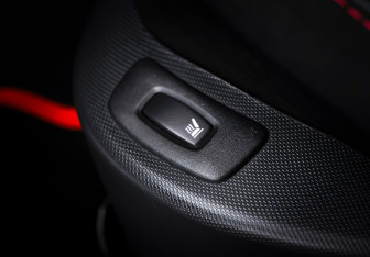 Подержанный автомобиль Renault Clio RS 2014 года (21 фото)