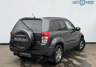 Подержанный автомобиль Suzuki Grand Vitara 2013 года (8 фото)