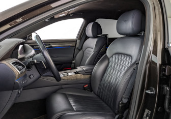 Подержанный автомобиль Genesis G90 2019 года (20 фото)