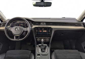 Подержанный автомобиль Volkswagen Passat Sedan 2018 года (27 фото)