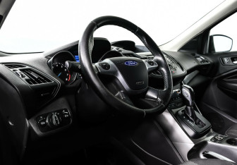 Подержанный автомобиль Ford Kuga 2015 года (9 фото)