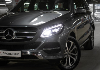 Подержанный автомобиль Mercedes-Benz GLE 2017 года (23 фото)