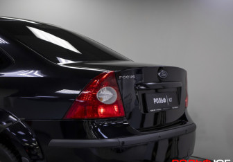 Подержанный автомобиль Ford Focus Sedan 2006 года (20 фото)