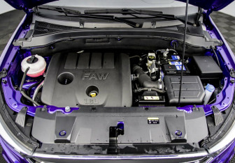 Подержанный автомобиль FAW Besturn X40 2021 года (7 фото)