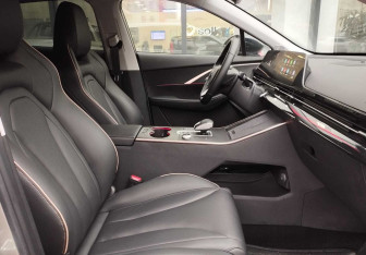 Подержанный автомобиль Omoda C5 2024 года (10 фото)