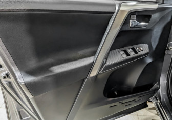 Подержанный автомобиль Toyota RAV4 2014 года (19 фото)