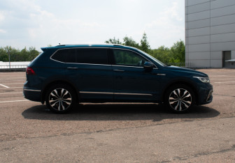 Подержанный автомобиль Volkswagen Tiguan 2023 года (4 фото)