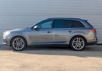 Подержанный автомобиль Audi Q7 2019 года (8 фото)