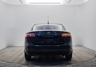 Подержанный автомобиль Renault Fluence 2011 года (6 фото)