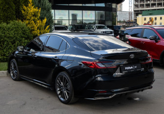 Подержанный автомобиль Toyota Camry Sedan 2025 года (5 фото)