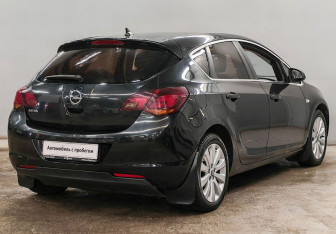 Подержанный автомобиль Opel Astra Hatchback 2011 года (5 фото)