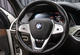 Подержанный автомобиль BMW X7 2019 года (19 фото)