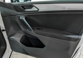 Подержанный автомобиль Volkswagen Tiguan 2021 года (24 фото)