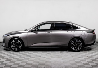 Подержанный автомобиль Changan Lamore 2023 года (8 фото)