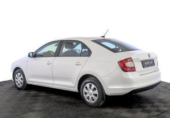 Подержанный автомобиль Skoda Rapid Liftback 2019 года (7 фото)